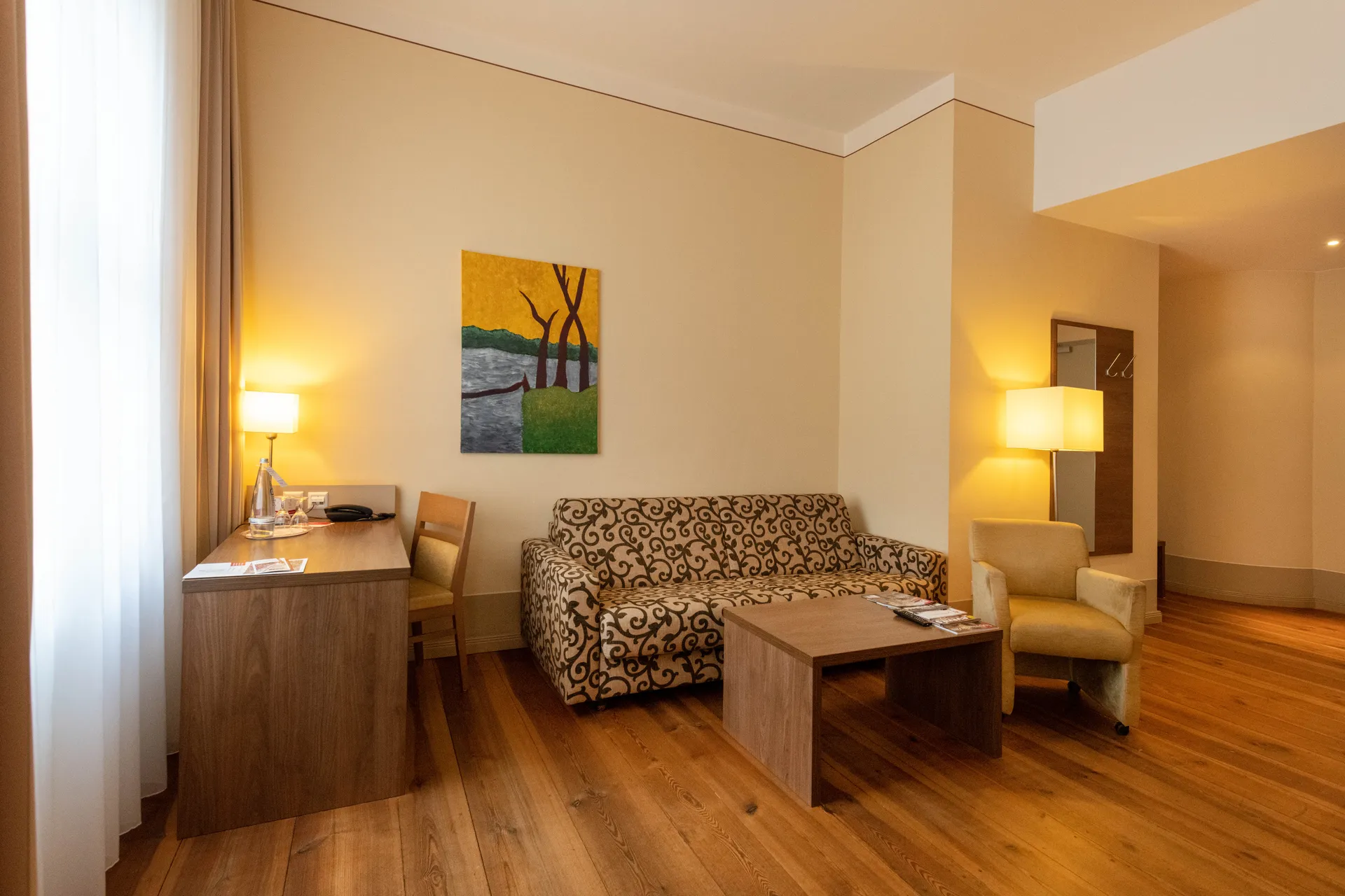 Quartier de Luxe Mehrbettzimmer Wohnbereich